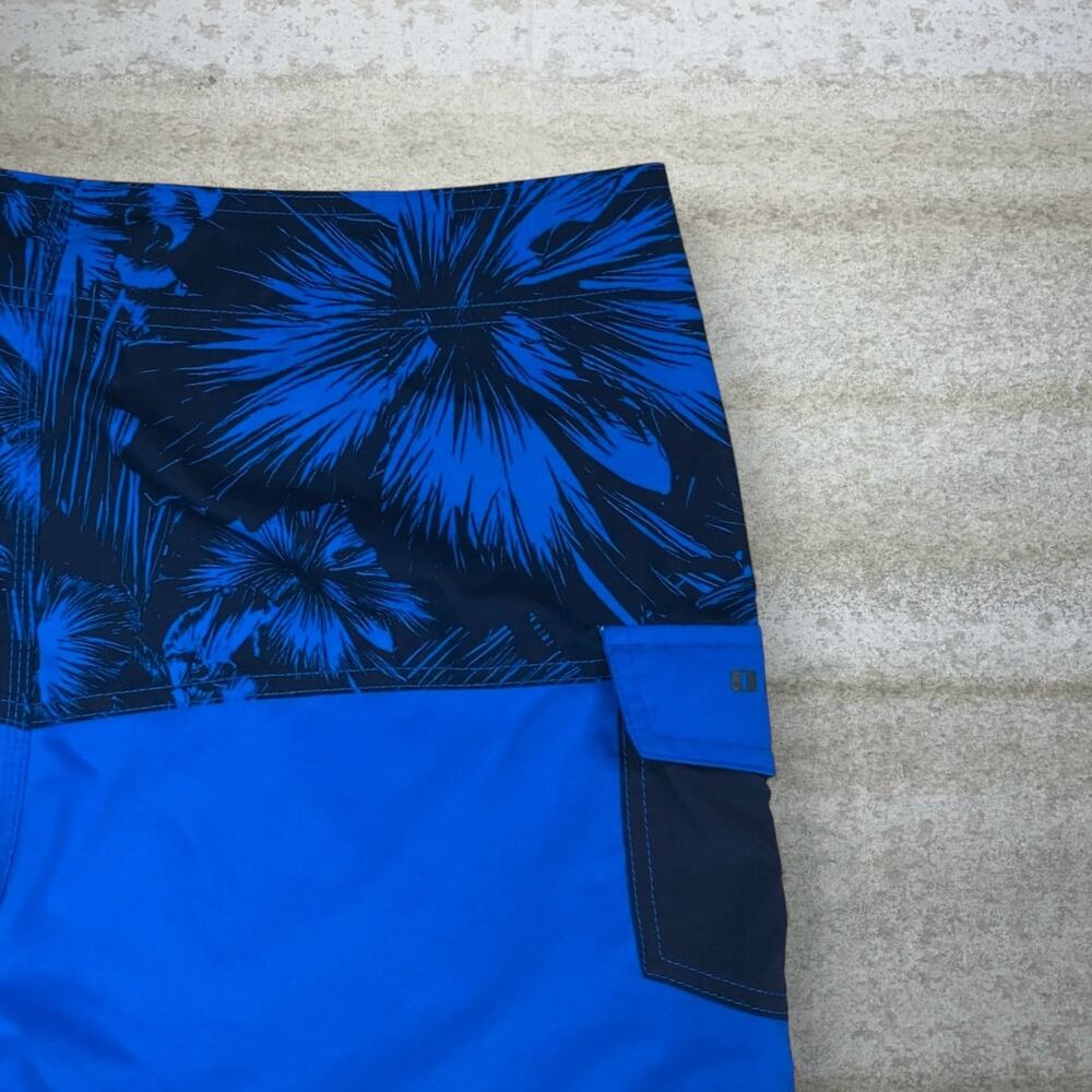 Vintage Y2K Oakley Swim Shorts 34x10 Royal Blue Black Floral 10" Inseam - Picture 3 of 5